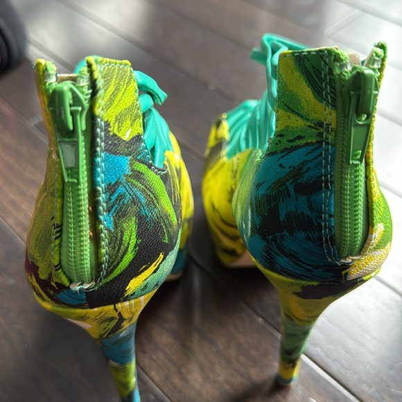 🟣 Wild Rose Women Leatherette Strappy Peep Toe Multi Color Platform Pump Size 9 - Picture 7 of 9